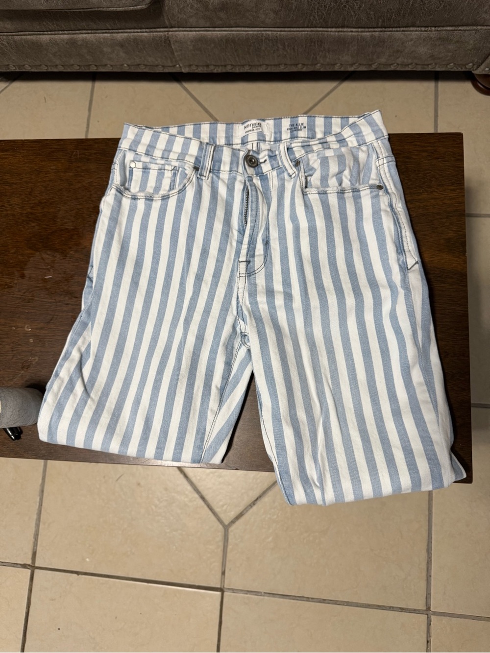 Kensie Men’s Light Blue & White Striped Relaxed Jeans